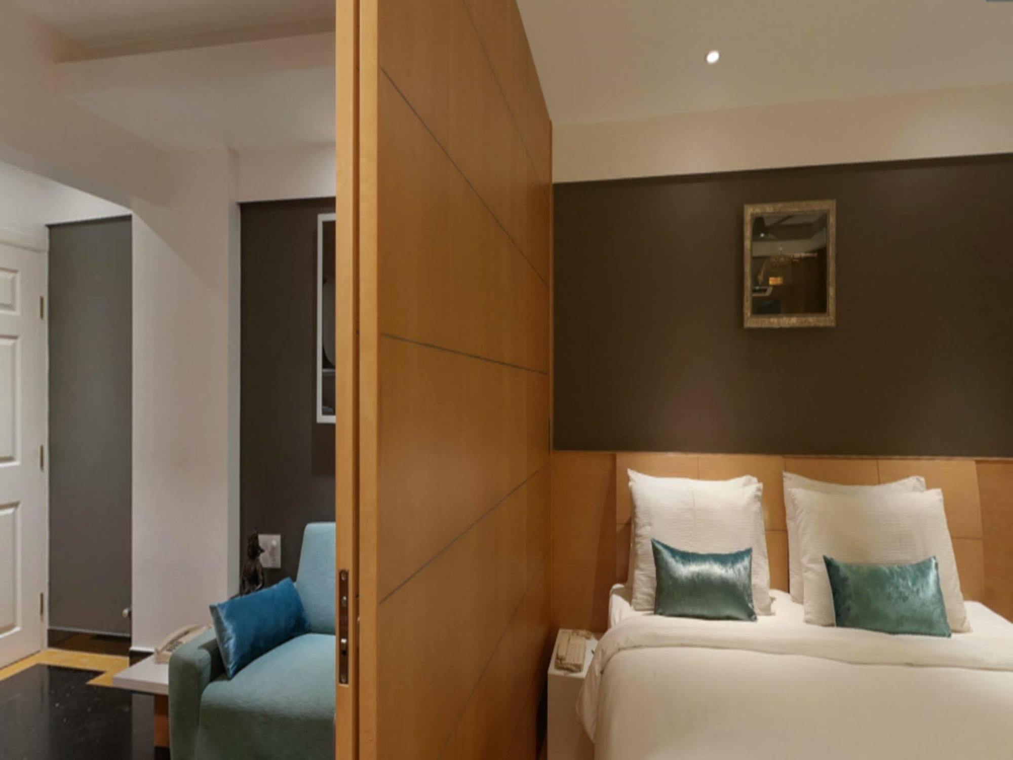 Melange Luxury Service Apartment Бангалор Екстериор снимка