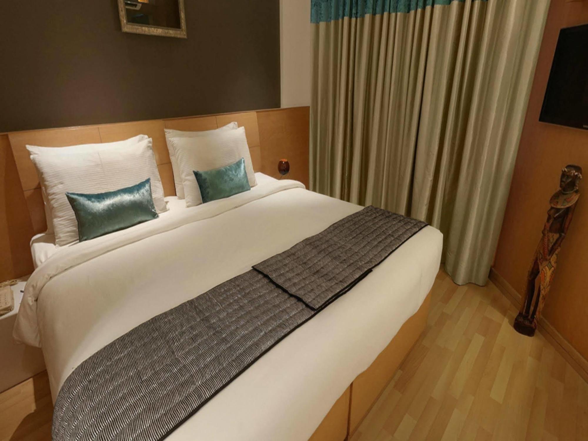 Melange Luxury Service Apartment Бангалор Екстериор снимка