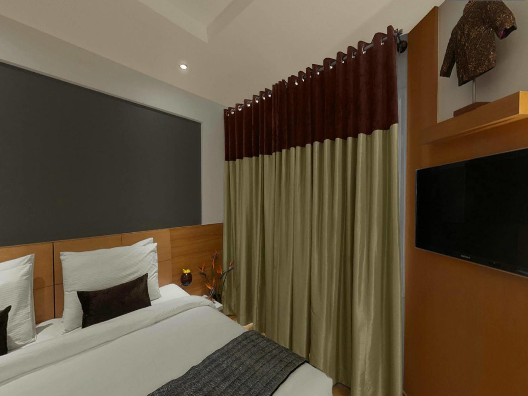 Melange Luxury Service Apartment Бангалор Екстериор снимка