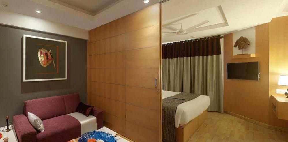 Melange Luxury Service Apartment Бангалор Екстериор снимка