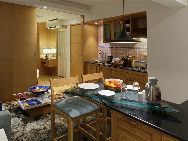 Melange Luxury Service Apartment Бангалор Екстериор снимка