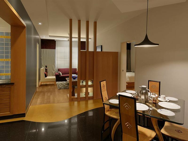Melange Luxury Service Apartment Бангалор Екстериор снимка